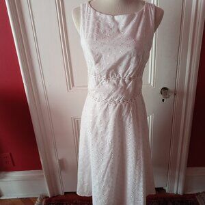 FRENCH CURVE WHITE EMBROIDERED EYELET DRESS M